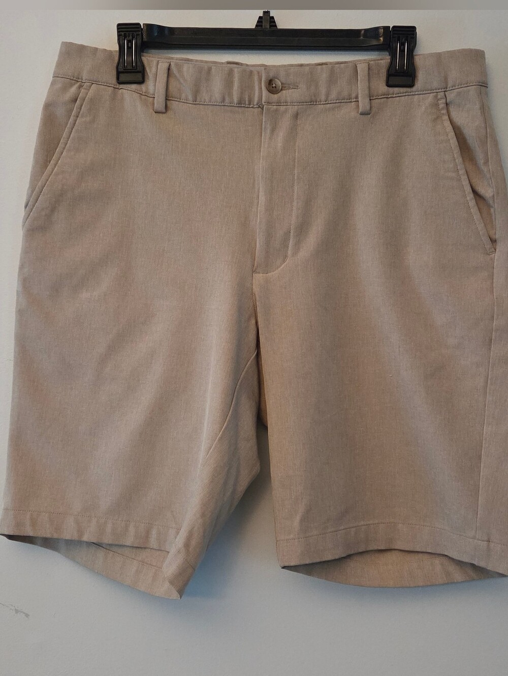 Greg Norman Collection Tan Golf Shorts Size 34